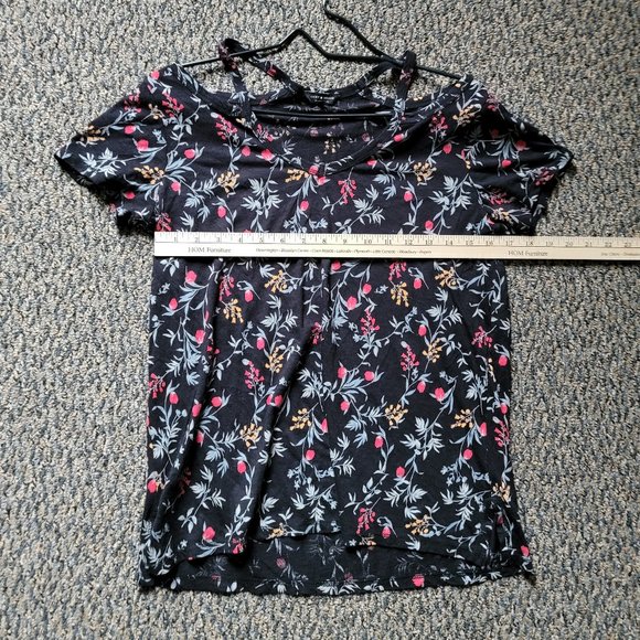 Lucky Brand Cold Shoulder Floral Shirt Size Small - Picture 4 of 13
